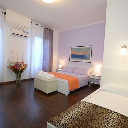 לינה וארוחת בוקר A To Casa 2*